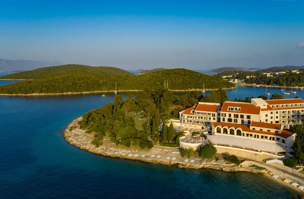 Sueddalmatien Korcula Aminess Hotel Liburna Aussenansicht