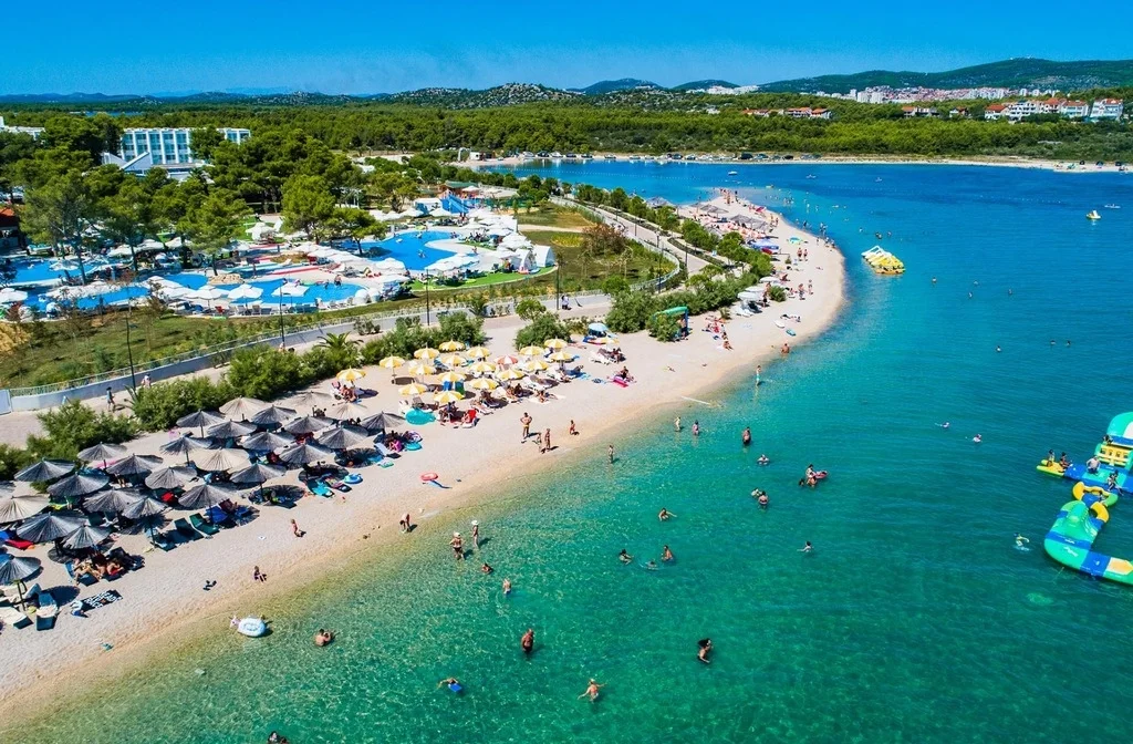 Mitteldalmatien Sibenik Amadria Park Jakov Strand