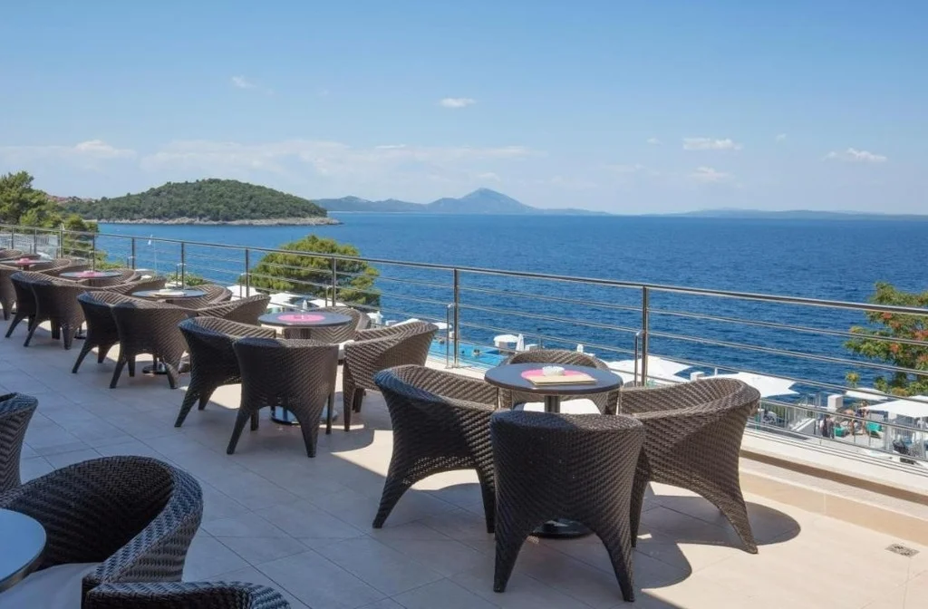 Kroatien Kvarnerbucht Insel Losinj Veli Losinj Hotel Vitality Punta Terrasse Meerblick Pool