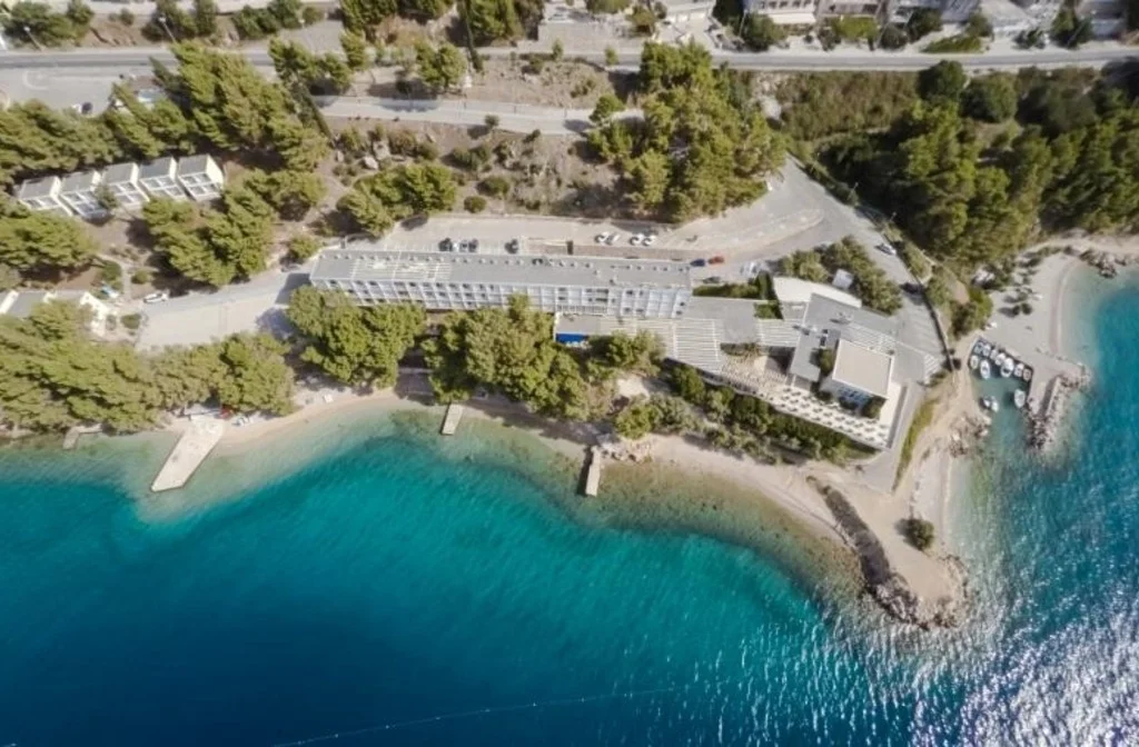 Kroatien Lokva Rogoznica Omis Sagitta Aussen Strand