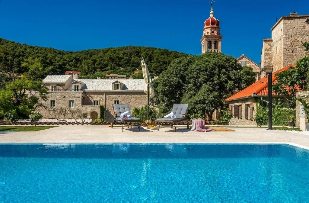 Mitteldalmatien Insel Brac Hotel Puteuspalace Heritage Pool