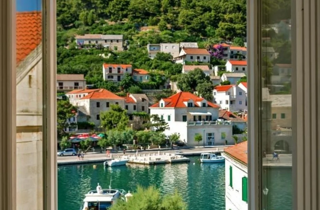 Mitteldalmatien Insel Brac Hotel Puteuspalace Heritage Restaurant Zimmer