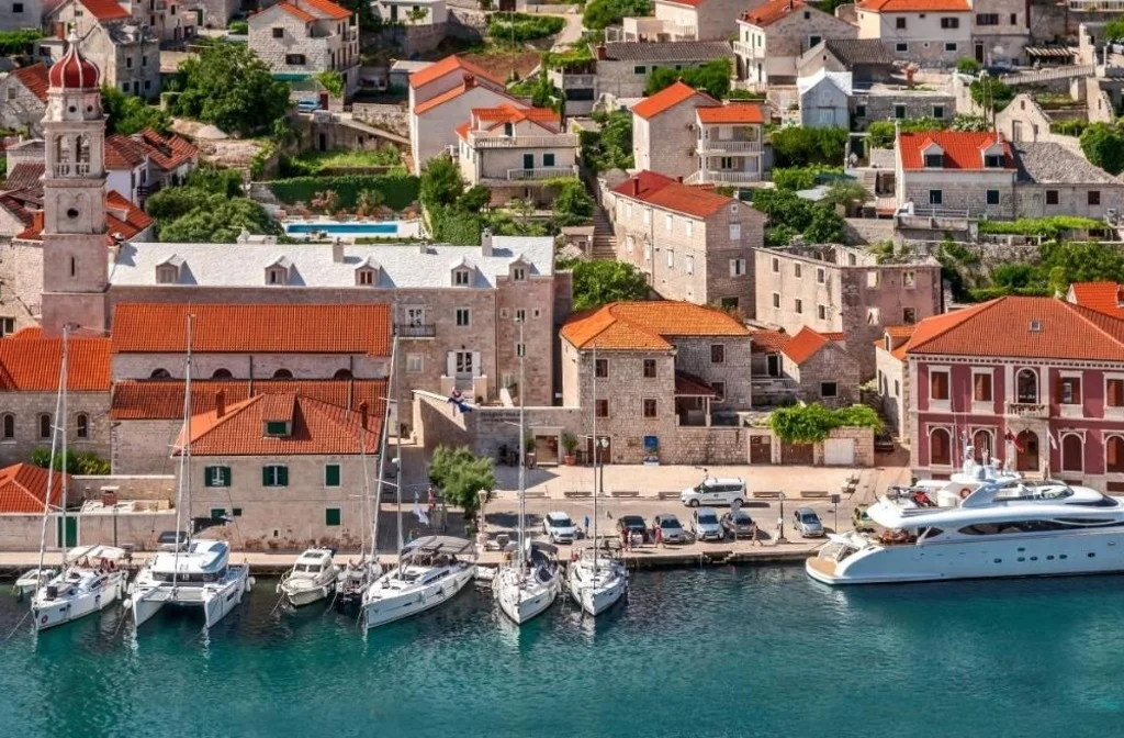 Mitteldalmatien Insel Brac Hotel Puteuspalace Heritage Aussen