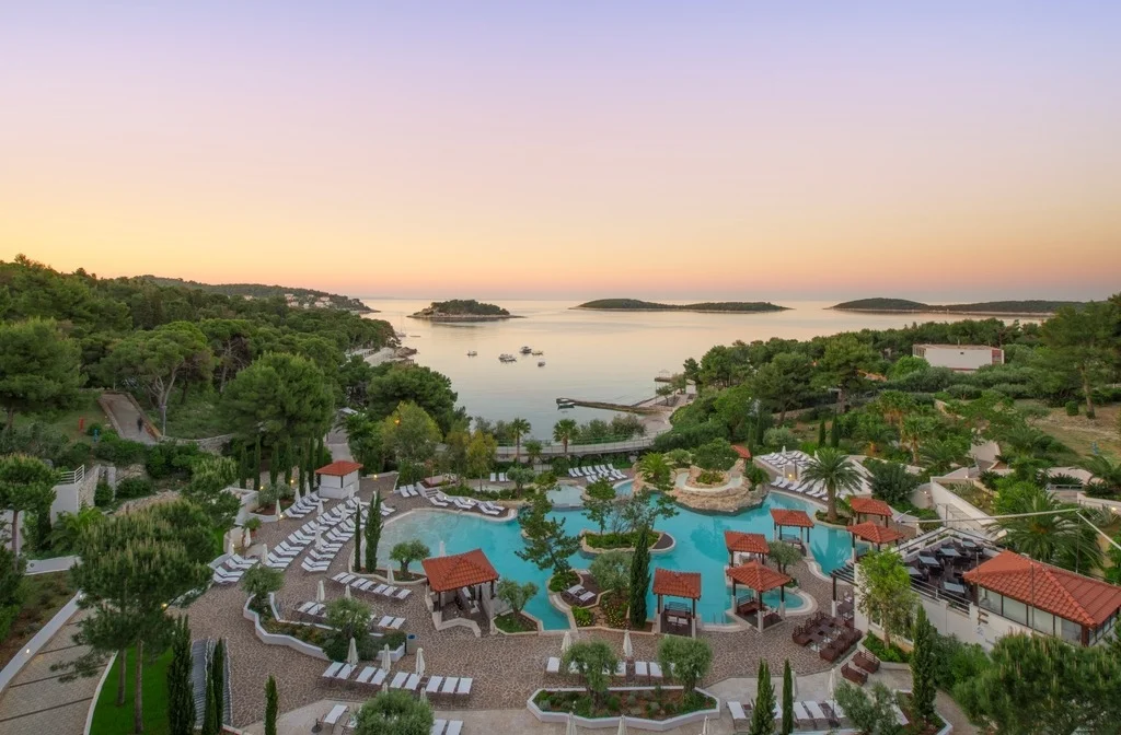 Mitteldalmatien Insel Hvar Amfora Grand Beach Resort Pool