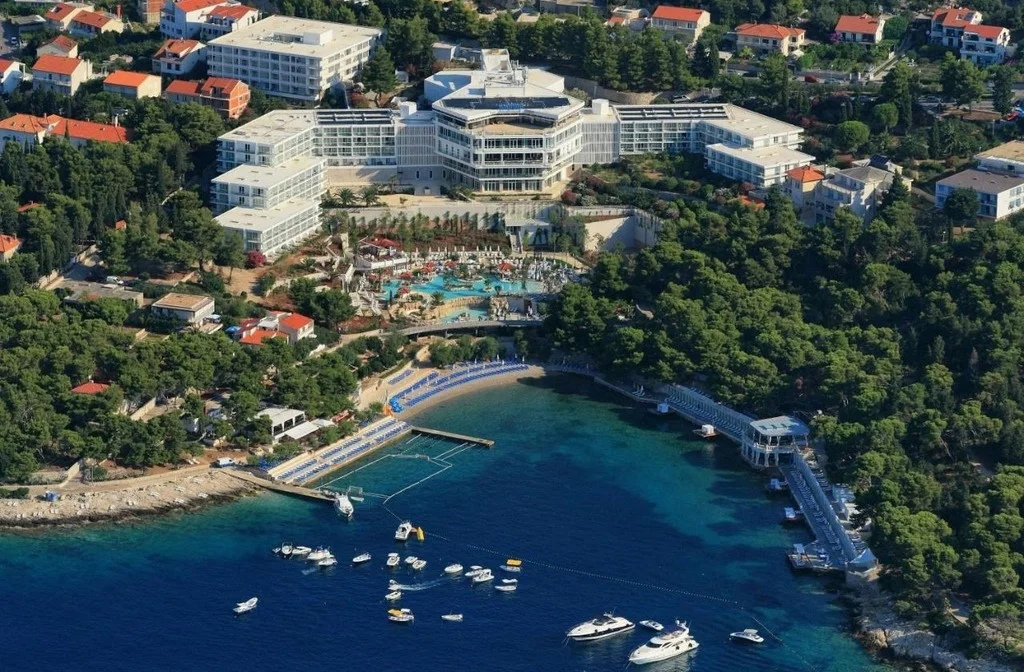 Mitteldalmatien Insel Hvar Amfora Grand Beach Resort Aussenansicht