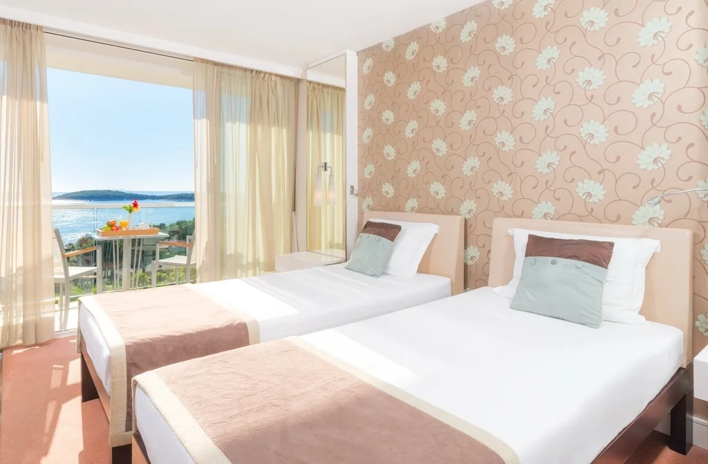 Mitteldalmatien Insel Hvar Amfora Grand Beach Resort Zimmer