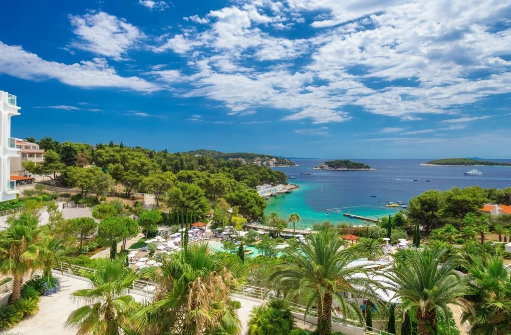 Mitteldalmatien Insel Hvar Amfora Grand Beach Resort Aussenansicht