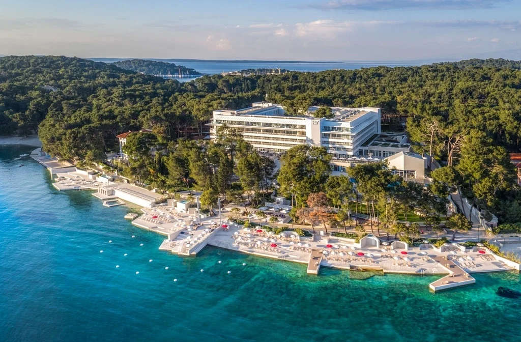 Kvarner Bucht Insel Losinj Mali Losinj Hotel Bellevue Aussenansicht