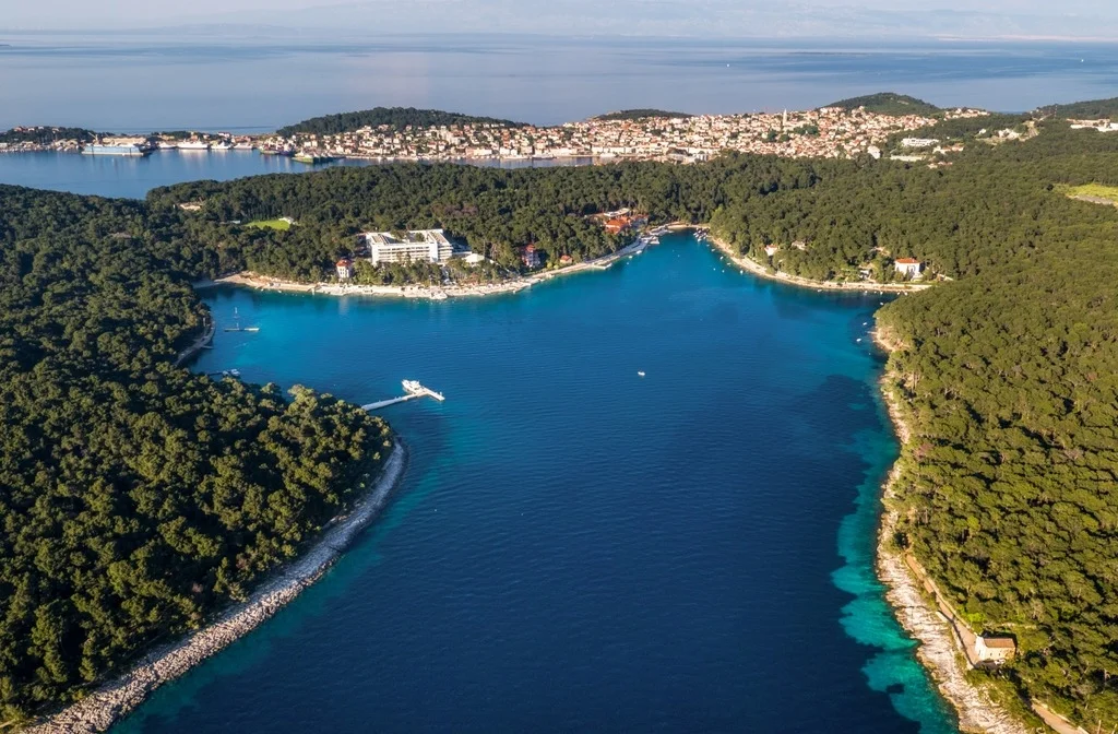 Kvarner Bucht Insel Losinj Mali Losinj Hotel Bellevue Aussenansicht