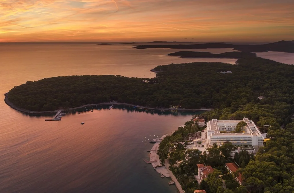 Kvarner Bucht Insel Losinj Mali Losinj Hotel Bellevue Aussenansicht