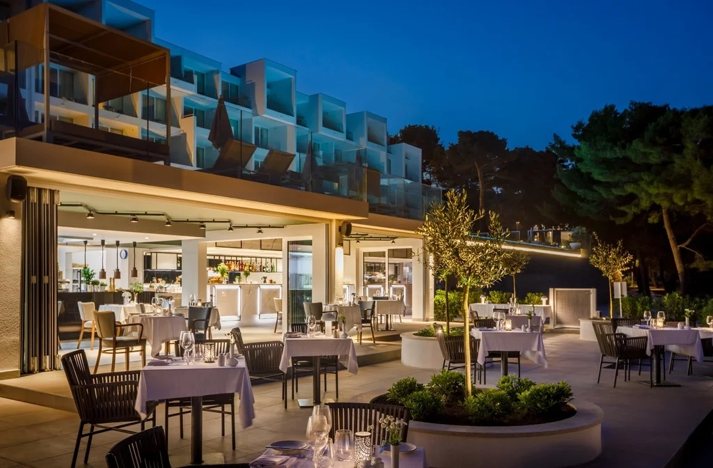 Kvarner Insel Rab Valamar Hotel Carolina Und Villas Restaurant Aussen