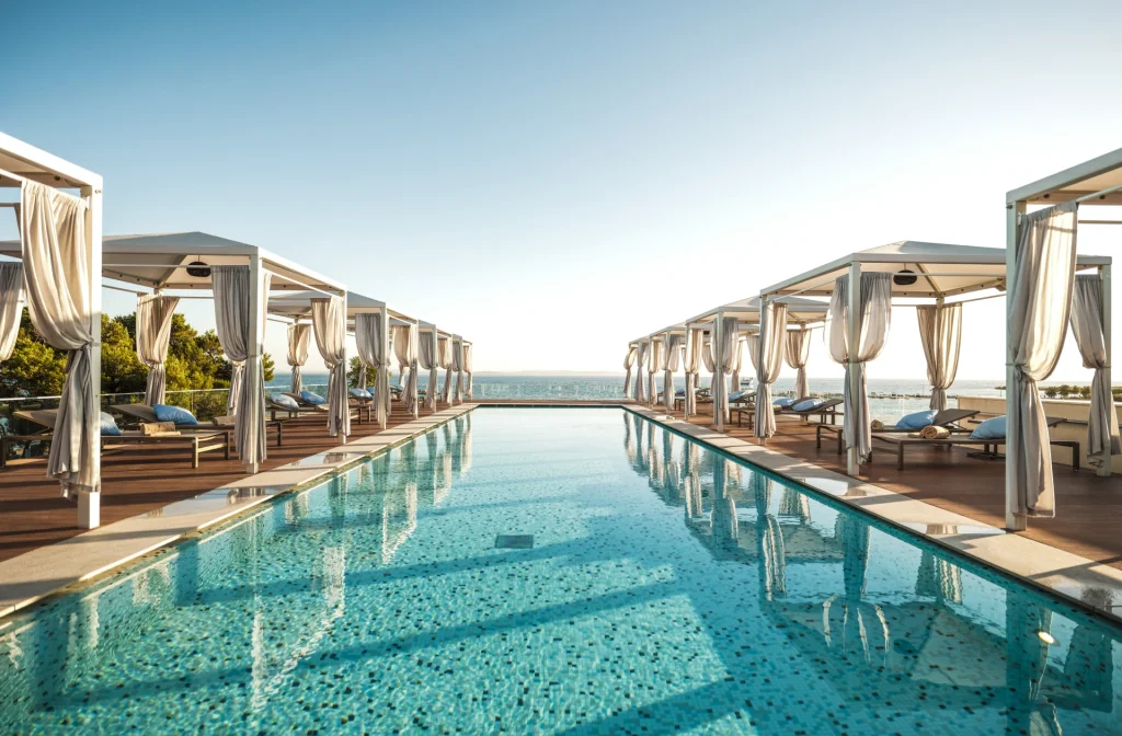 Ferienanlage Zaton Pool Liegestuhl