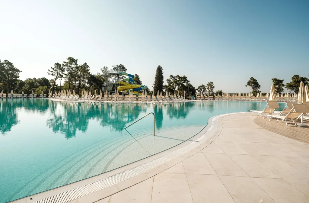 Ferienanlage Zaton Draganpool Liegestuhl Rutsche