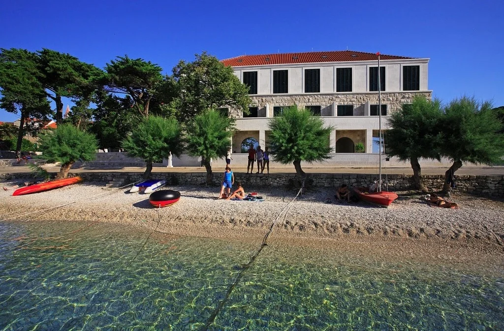 Insel Brac Postira Hotel Lipa Kiesstrand