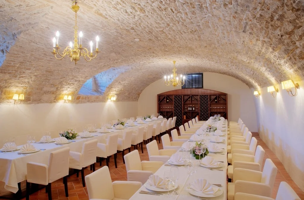 Dalmatien Insel Solta Hotel Martinis Marchi Heritage Restaurant Drinnen
