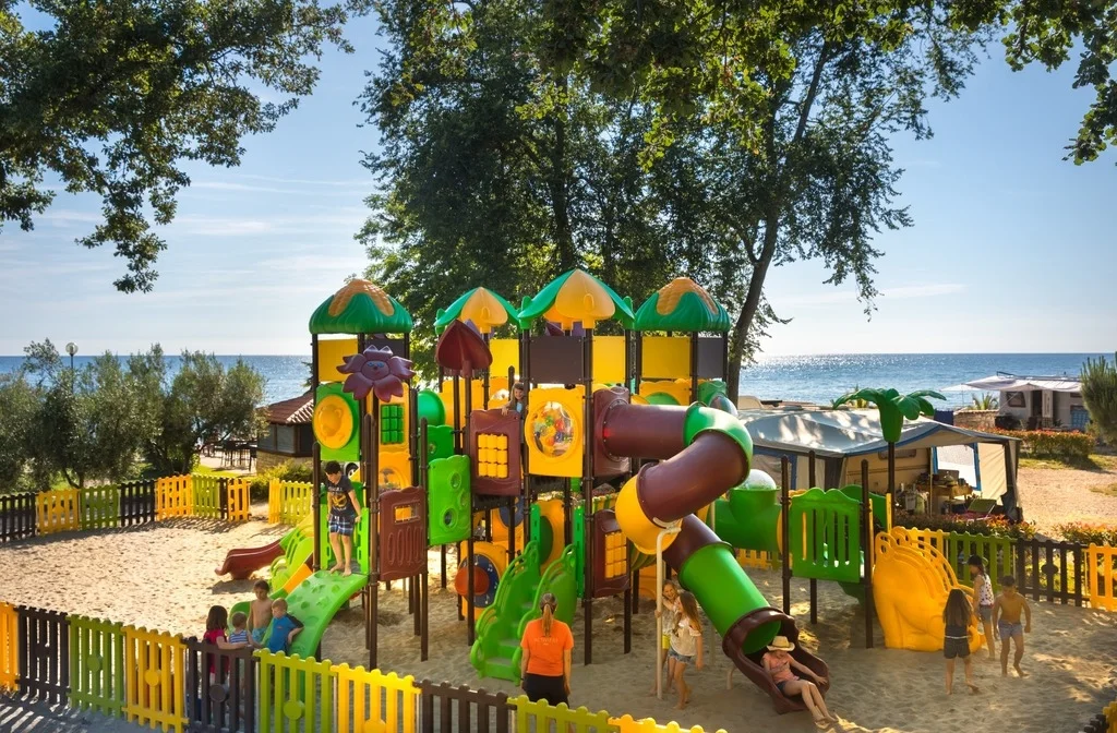 Kroatienresortistriennovigradaminessmaraveacampingresortspielplatz