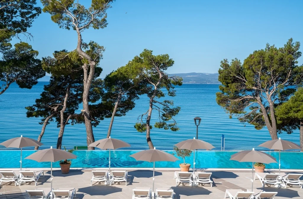 Mitteldalmatien Makarska Hotel Valamar Meteor Aussenpool