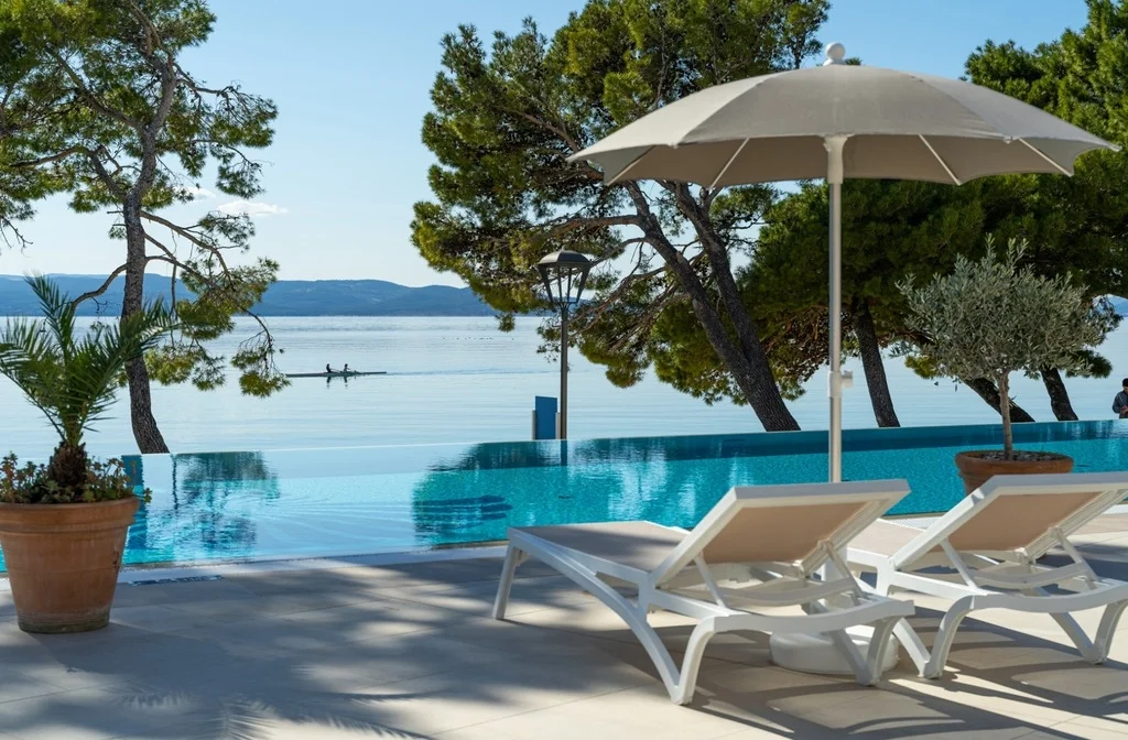 Mitteldalmatien Makarska Hotel Valamar Meteor Aussenpool