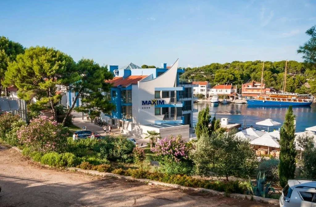 Norddalmatien Insel Dugi Otok Hotel Maxim Aussenansicht