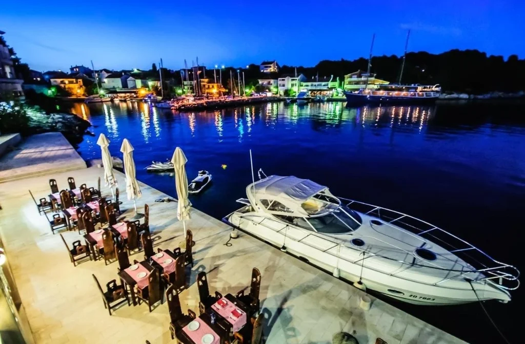 Norddalmatien Insel Dugi Otok Hotel Maxim Restaurant Aussen