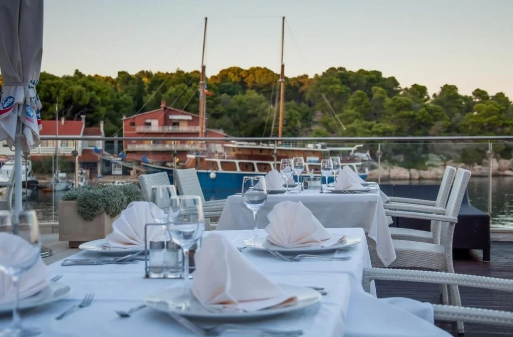 Norddalmatien Insel Dugi Otok Hotel Maxim Restaurant Aussen