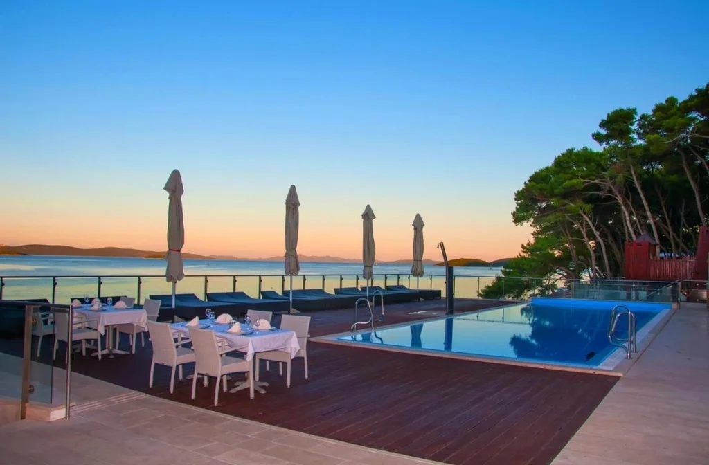 Norddalmatien Insel Dugi Otok Hotel Maxim Pool