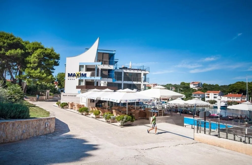 Norddalmatien Insel Dugi Otok Hotel Maxim Aussenansicht
