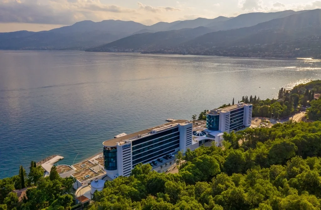 Kvarner Bucht Rijeka Hotel Hilton Rijeka Costabella Beach Resort And Spa Aussenansicht