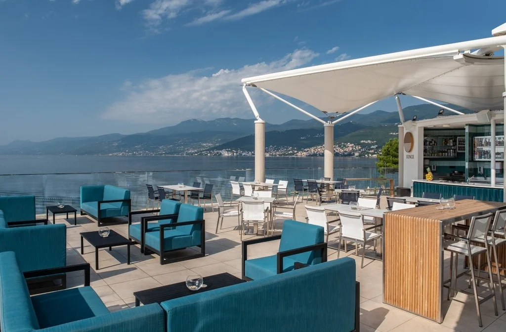 Kvarner Bucht Rijeka Hotel Hilton Rijeka Costabella Beach Resort And Spa Aussensitzplatz