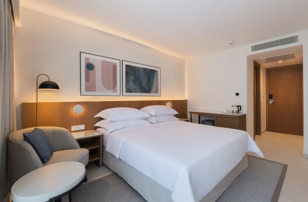 Bluesun Hotel Elaphusa Bol Standard Doppelzimmer Meerseite Bett