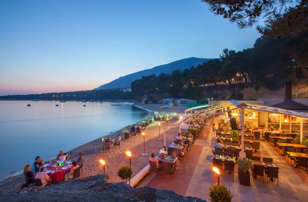 Mitteldalmatien Insel Brac Bluesun Hotel Elaphusa Restaurant Aussen