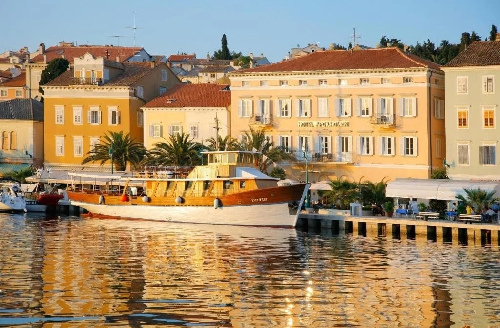 Kvarner Bucht Insel Losinj Mali Losinj Apoksiomen Boutique Hotel Aussenansicht