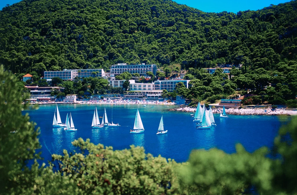 Hotel Uvala Dubrovnik Aussenansicht Segelboot