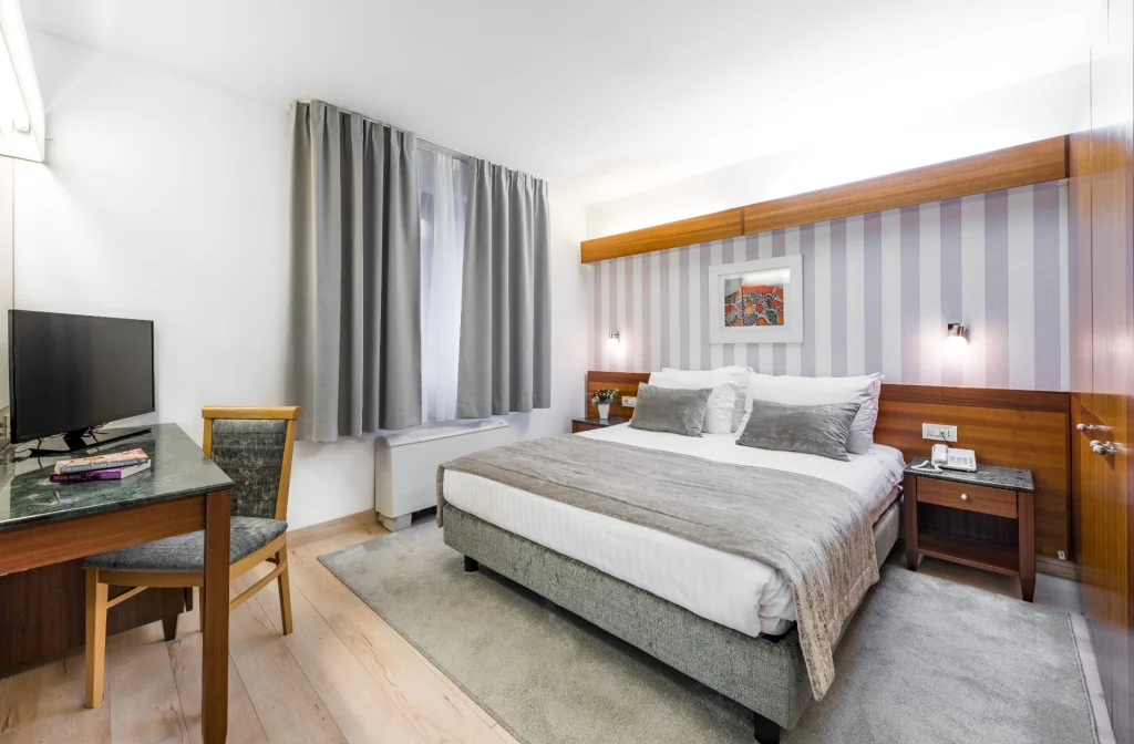 Hotel Uvala Dubrovnik Standard Doppelzimmer Parkseite Bett