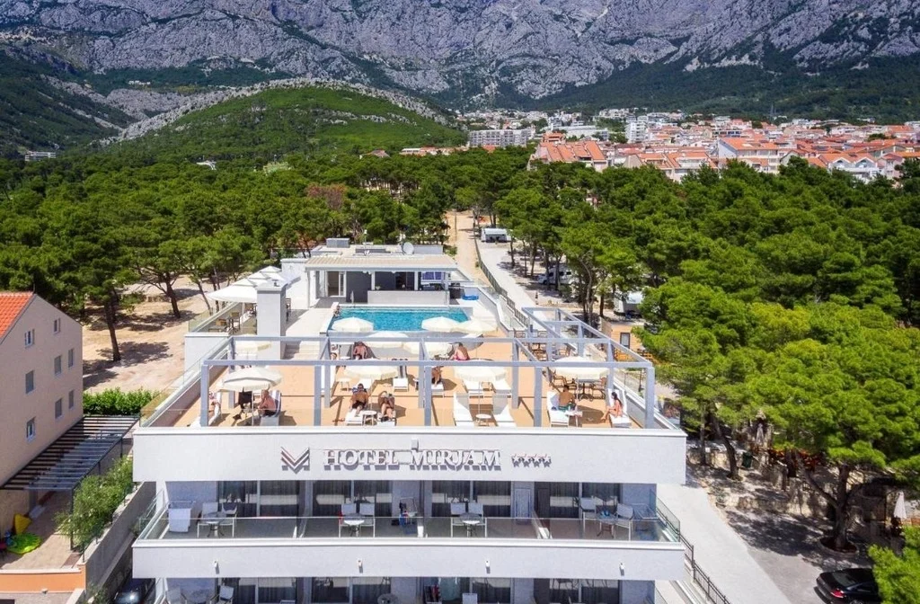 Dalmatien Makarska Mirjam Aussenansicht Mit Rooftop Terrasse Pool Croaticum