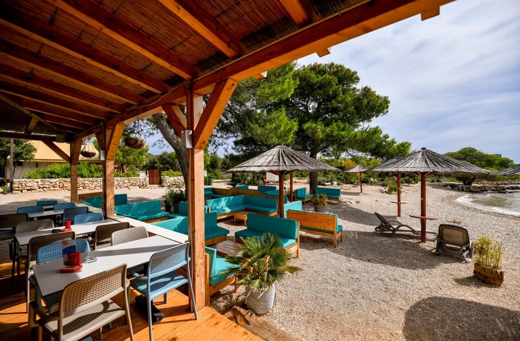 Camping Ugljan Resort Mobilehomes Kroatien Beachbar Croaticum