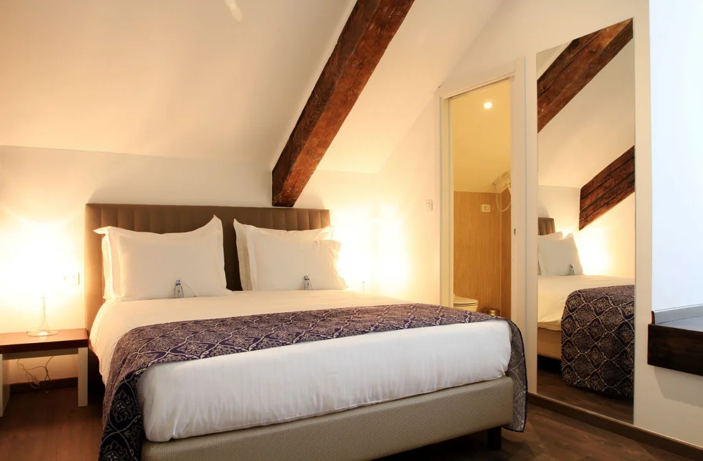 Azur Palace Luxury Rooms Split Doppelzimmer Balkon Bett