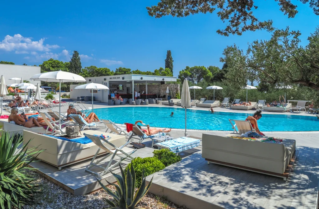 Bayhill Hotel Pharos Hvar Aussenpool Sonnenbaden