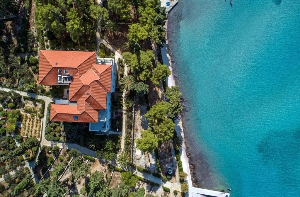 Kroatien Dalmatien Insel Brac Supetar Labranda Velaris Resort Aussen Villa Vogelperspektive