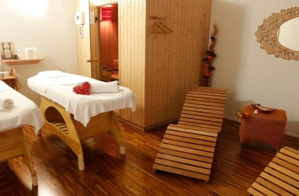 Kroatien Dalmatien Insel Brac Supetar Labranda Velaris Resort Aussen Wellness Massage