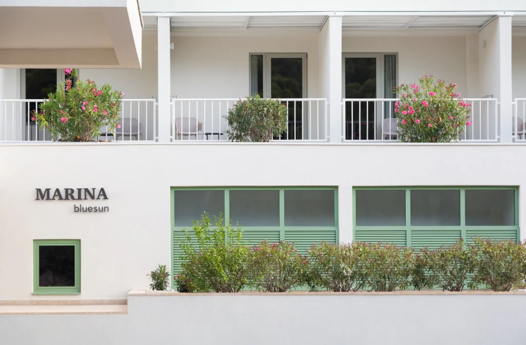 Bluesun Hotel Marina Brela Aussenansicht Eingang