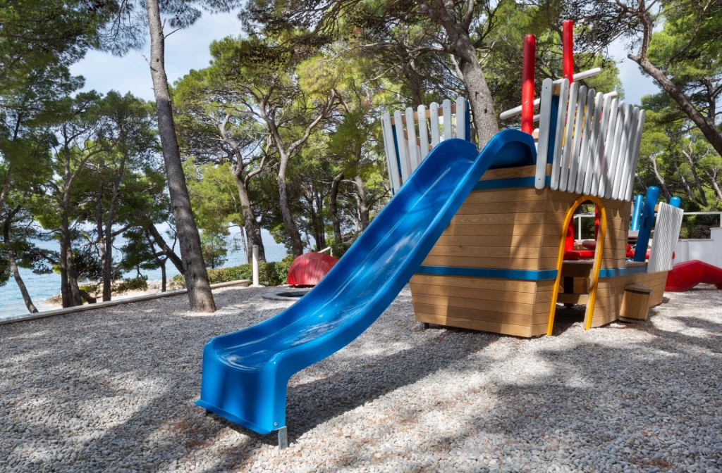 Bluesun Hotel Marina Brela Spielplatz Rutsche