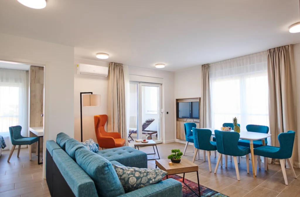 Aparthotel Arancini Residence Vodice Apartment Mit Zwei Schlafzimmer Und Balkon Meerseite Wohnzimmer Blau