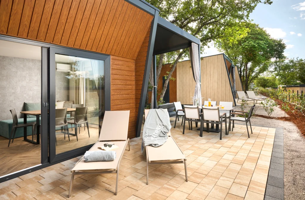 Aminess Style Glamping Villas Holiday Homes Luxury Glamping Home Terrasse Liegestuhl