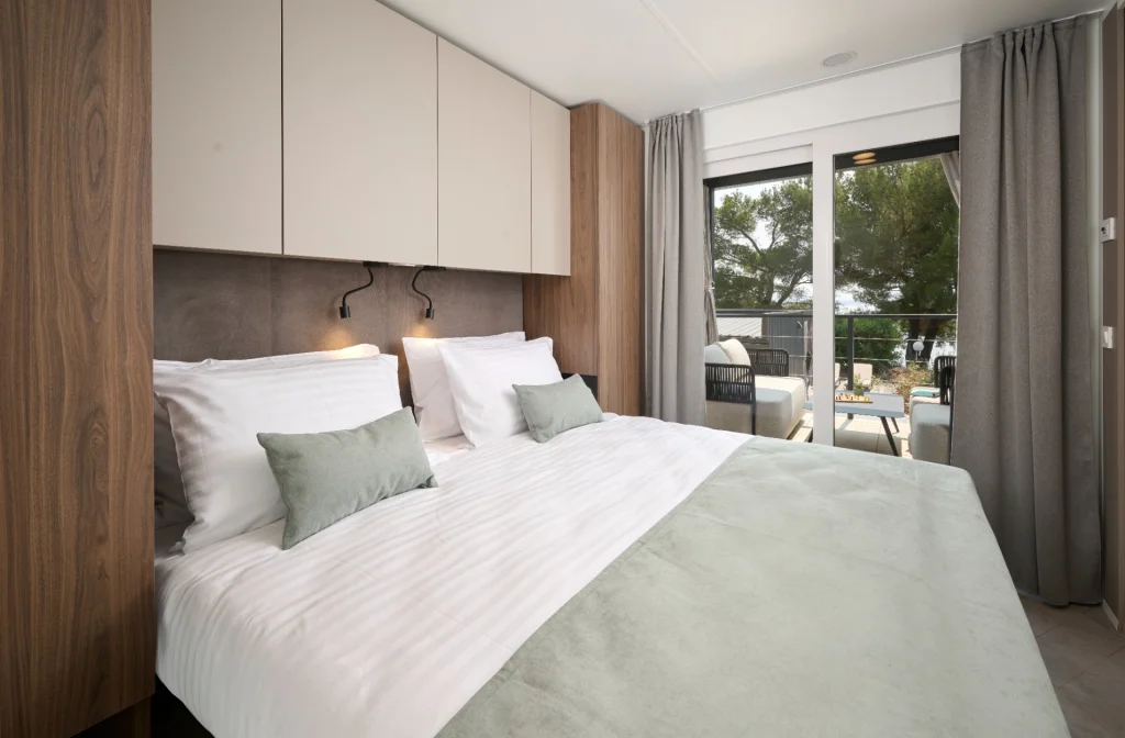 Aminess Style Glamping Villas Holiday Homes Amber Luxury Holiday Home Bett Terasse