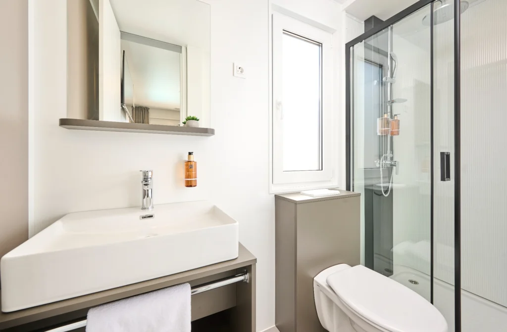 Aminess Style Glamping Villas Holiday Homes Amber Luxury Holiday Home Badezimmer Dusche