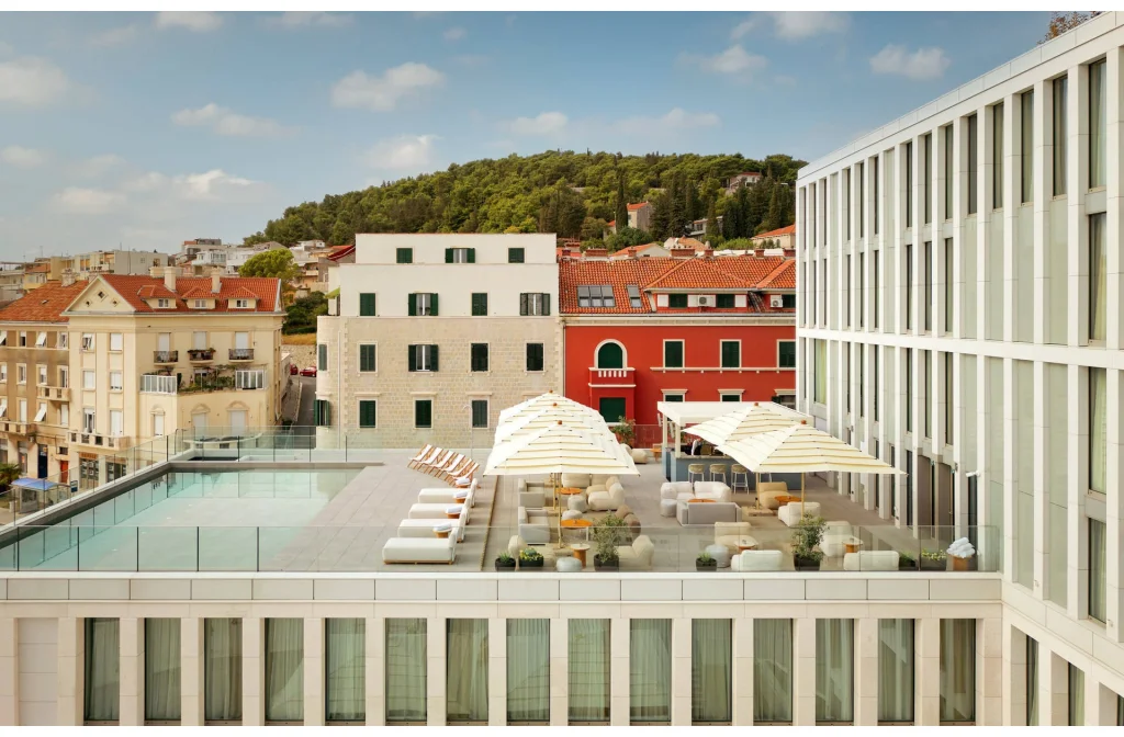 Hotel Ambasador Split Aussenansicht Pool