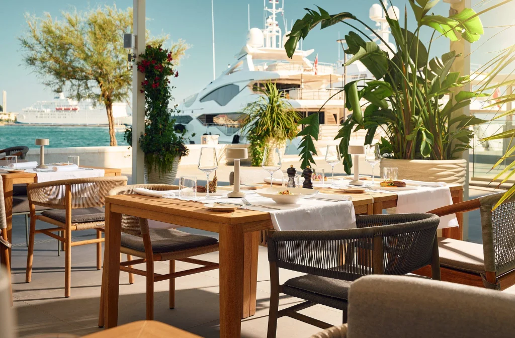 Hotel Ambasador Split Restaurant Yacht