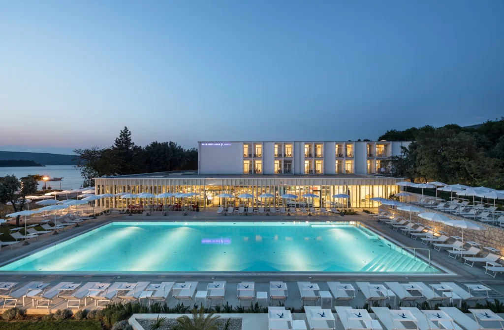 Falkensteiner Hotel Park Punat Krk Aussenansicht Pool Sonnenuntergang