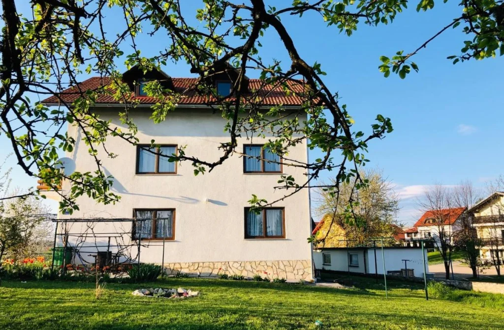 Guest House Klanfar Grabovac Aussenansicht